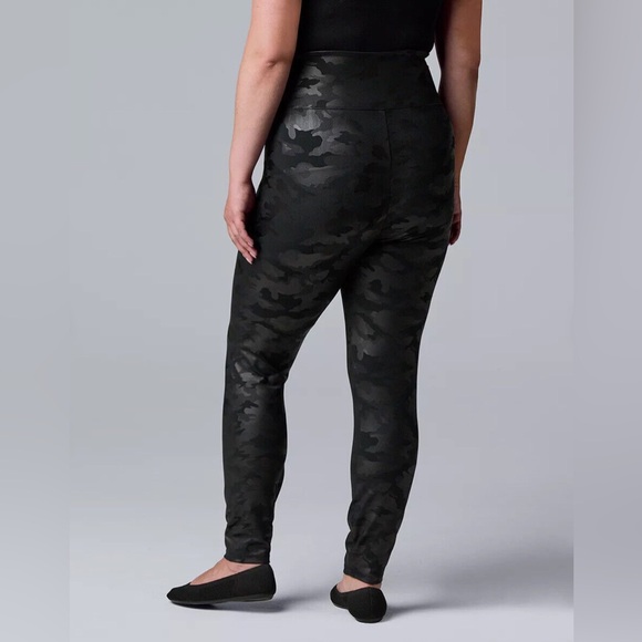 Simply Vera Wang Women Black Camo Faux Leather Hi Rise Shaping Leggings - Picture 3 of 6